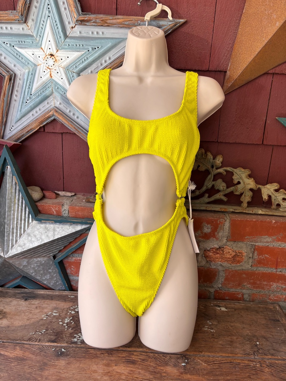 NWT Good American Keyhole One Piece Yellow Bathing Suit Size 3/4
New With Tags